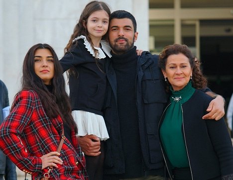 Tuba Büyüküstün, Beren Gençalp, Engin Akyürek, Konca Cilasun - Sefirin Kızı - Episode 23 - Tournage