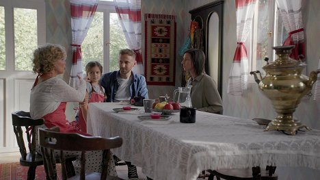 Zelda Koch-Bulla, László Józan, Kata Gonda - Keresztanyu - Titkos iratok - De la película
