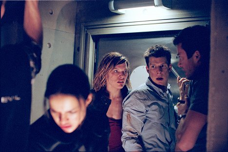 Milla Jovovich, Eric Mabius - Resident Evil - Z filmu