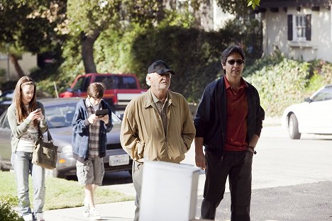 Brittany Curran, Braeden Lemasters, Robert Loggia, Ray Romano - Men of a Certain Age - Father's Fraternity - Filmfotók