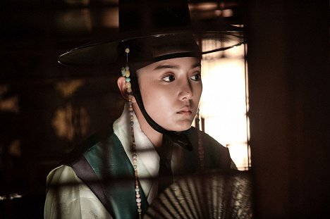 Eun-bi Kang - Jooineobsneun kkoch : eoudong - Z filmu