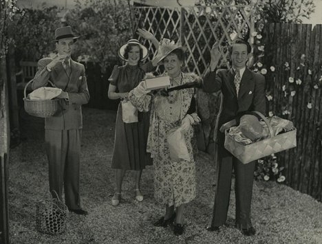 Sigfred Johansen, Berthe Qvistgaard, Maria Garland, Karl Gustav Ahlefeldt - Familien Olsen - Filmfotos