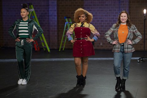 Sofia Wylie, Dara Reneé, Julia Lester - High School Musical: The Musical: The Series - New Year's Eve - Z filmu