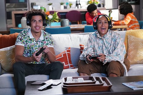 Marcus Scribner, Tracee Ellis Ross - Black-ish - Things Done Changed - Photos
