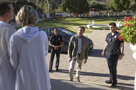 Mekia Cox, Doug Savant, Nathan Fillion - The Rookie - True Crime - Van film