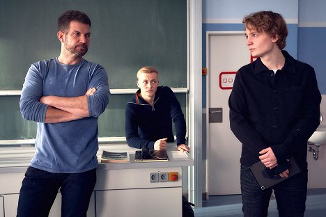 Simon Böer, Julius Nitschkoff, Hannes Linder - Der Lehrer - Ist das ’n Fetisch, oder muss ich mir Sorgen um dich machen? - Filmfotos