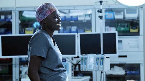 Shaunette Renée Wilson - The Resident - Hero Moments - Photos