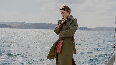 Hande Erçel - Sen Çal Kapımı - Episode 34 - Kuvat elokuvasta