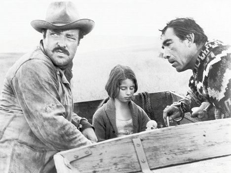 William Conrad, Ellen Hope Monroe, Anthony Quinn - La Chevauchée du retour - Film