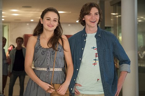 Joey King, Joel Courtney - The Kissing Booth - Photos