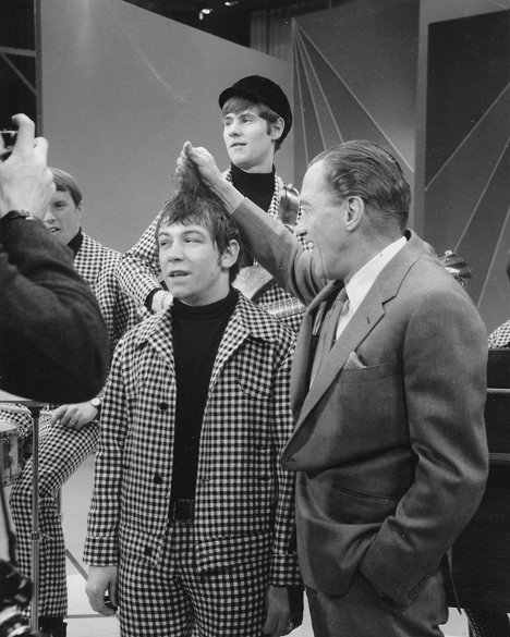 Eric Burdon, Hilton Valentine, Ed Sullivan - Toast of the Town - Film