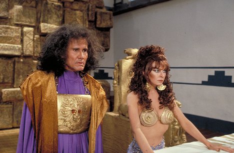 Henry Silva, Cassandra Peterson - Allan Quatermain and the Lost City of Gold - Photos