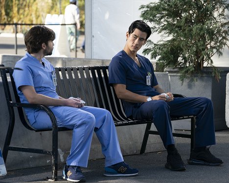 Jake Borelli, Alex Landi - Grey's Anatomy - It's All Too Much - Photos