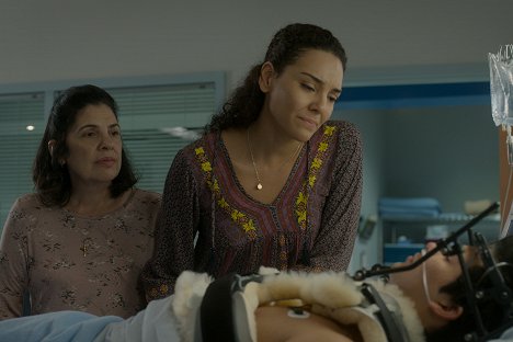Rose Bianco, Vanessa Rubio, Xolo Maridueña - Cobra Kai - Season 3 - Photos
