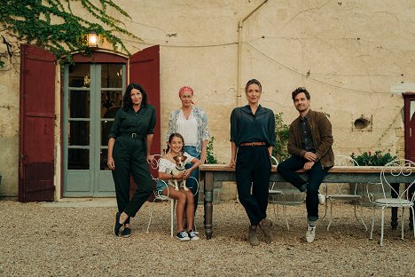 Sabine Vitua, Paula Siebert, Gesine Cukrowski, Friederike Linke, Nico Rogner - Ein Tisch in der Provence - Ein Tisch in der Provence: Zwei Ärzte im Aufbruch - Werbefoto