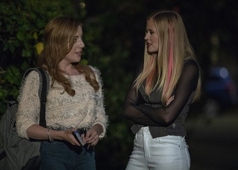 Hayley McLaughlin, Danika Yarosh - Nebezpečná výmena - Z filmu