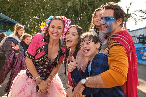 Jennifer Garner, Jenna Ortega, Julian Lerner, Everly Carganilla, Edgar Ramirez - Kyllä-päivä - Kuvat kuvauksista