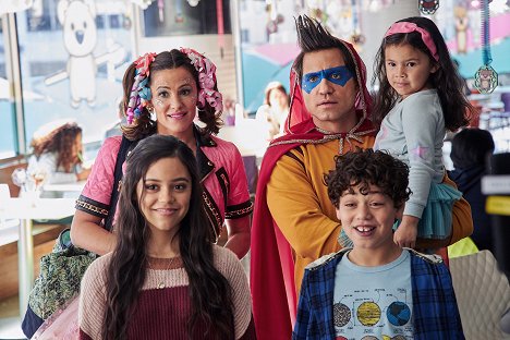 Jenna Ortega, Jennifer Garner, Édgar Ramírez, Julian Lerner, Everly Carganilla - Yes Day - De la película