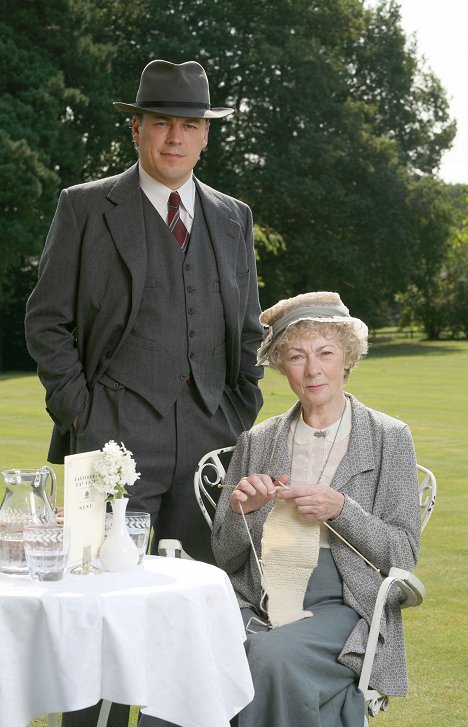 Alan Davies, Geraldine McEwan - Agatha Christie Marple kisasszonya - Éjféltájt - Promóció fotók