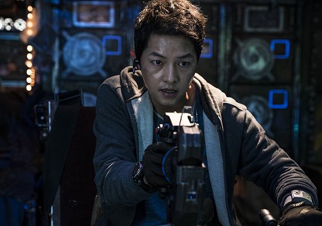 Joong-ki Song - Space Sweepers - Photos