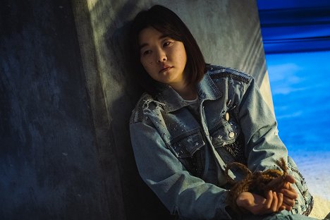 Min-ji Lee - Slate - Here She Comes to Save the World - Filmfotos