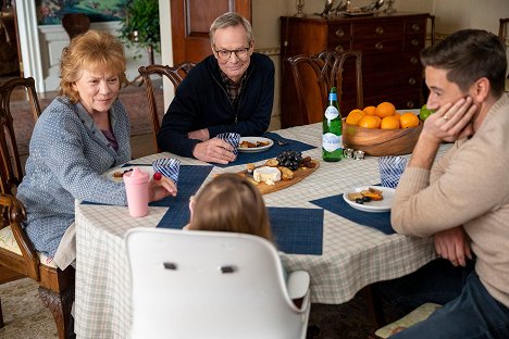 Becky Ann Baker, Bill Irwin, Ryan Eggold - New Amsterdam - Csak ennyi kell - Filmfotók