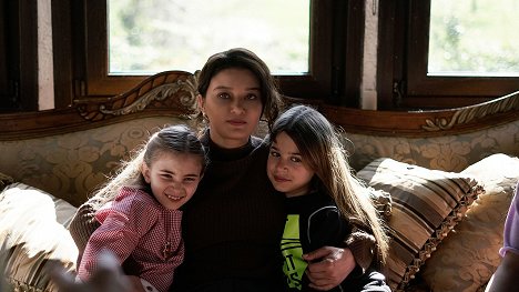 Nurgül Yeşilçay, Lavinya Ünlüer - Kefaret - Episode 20 - Z filmu