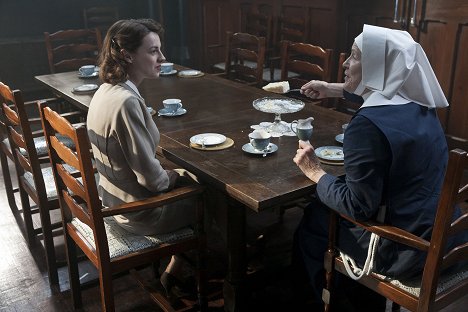 Jessica Raine, Judy Parfitt - Call the Midwife - Episode 1 - Do filme