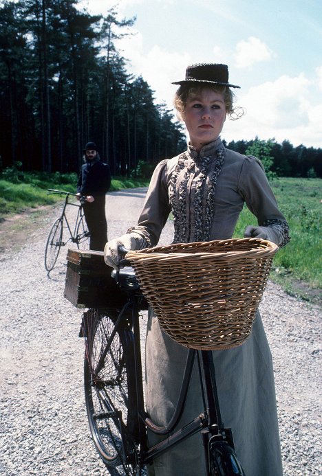 Barbara Wilshere - Przygody Sherlocka Holmesa - The Solitary Cyclist - Z filmu