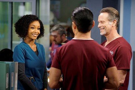 Yaya DaCosta, Steven Weber - Chicago Med - Fathers and Mothers, Daughters and Sons - Z filmu