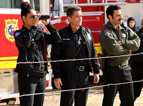 Gina Torres, Rob Lowe, Michael Masini - 911-Texas - Boldog-boldogtalan - Filmfotók