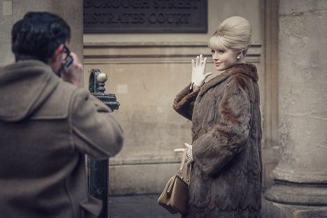 Ellie Bamber - Christine Keelerin tapaus - Uusi vuosi 1962 - Kuvat elokuvasta