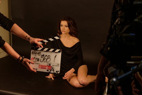 Sophie Cookson - The Trial of Christine Keeler - Episode 4 - Tournage