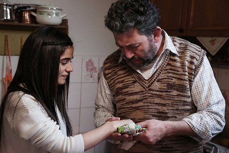 Zeynep Çamcı, Emre Kınay - Kara Yazı - Episode 2 - Filmfotók