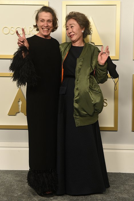 Frances McDormand, Yuh-jung Youn - Oscar 2021 - Die Academy Awards - Live aus L.A. - Werbefoto