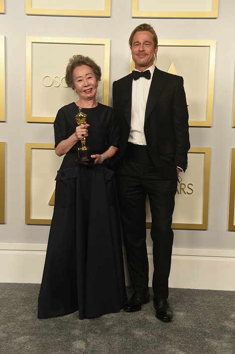 Yuh-jung Youn, Brad Pitt - OSCARS - Die Nacht 2021 - Werbefoto