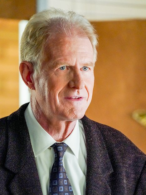 Ed Begley Jr. - Young Sheldon - An Existential Crisis and a Bear That Makes Bubbles - Photos