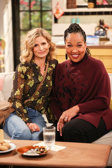 Kyra Sedgwick, Kym Whitley - Call Your Mother - One Bad Mother - Making of