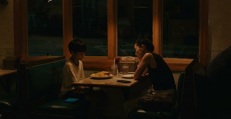 Lucas Jaye, Hong Chau - El verano de Cody - De la película