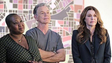 Denitra Isler, Bruce Greenwood, Jane Leeves - The Resident - Into the Unknown - Van film