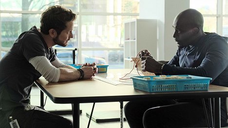 Matt Czuchry, Morris Chestnut - The Resident - Des portes s'ouvrent, d'autres se ferment - Film