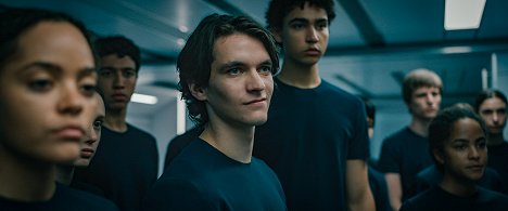 Fionn Whitehead, Archie Madekwe - Voyagers - Film