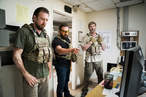 Tyler Grey, A. J. Buckley, Scott Foxx - SEAL Team - Do No Harm - Filmfotók