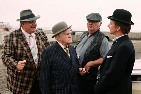 Morten Grunwald, Ove Sprogøe, Ove Verner Hansen, Henrik Koefoed - Der wirklich allerletzte Streich der Olsenbande - Filmfotos