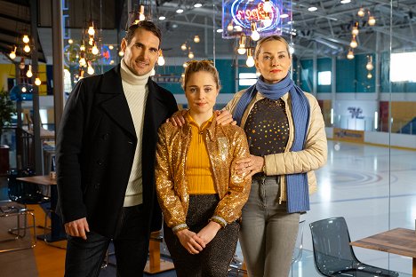 Oscar Skagerberg, Anastasia Chocholatá, Tanja Ribič - Sueños sobre hielo - Promoción