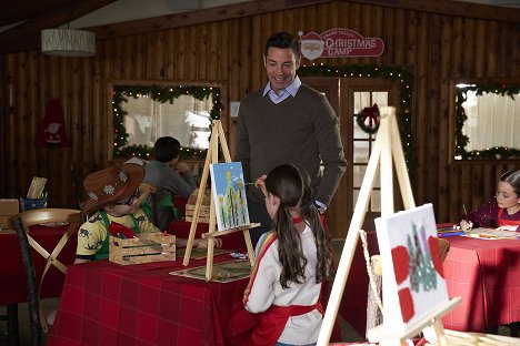 Gage Graham-Arbuthnot, Brennan Elliott - Christmas at Grand Valley - Kuvat elokuvasta