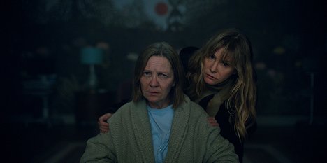 Joan Allen, Jennifer Jason Leigh - Lisey's Story - Under the Yum-Yum Tree - Filmfotos