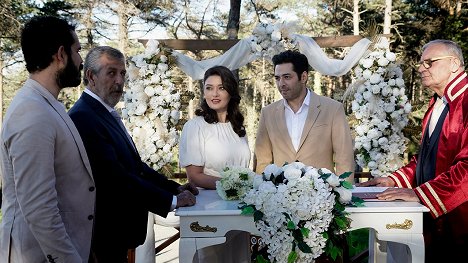 Nurgül Yeşilçay, Mert Fırat - Kefaret - Episode 24 - Photos