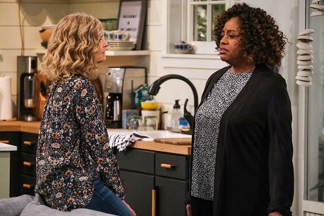 Kyra Sedgwick, Sherri Shepherd - Call Your Mother - Jean There Done That - Filmfotos