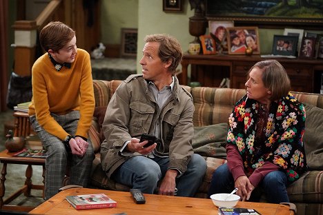 Ames McNamara, Nat Faxon, Laurie Metcalf - The Conners - Two Proposals, a Homecoming and a Bear - Z filmu